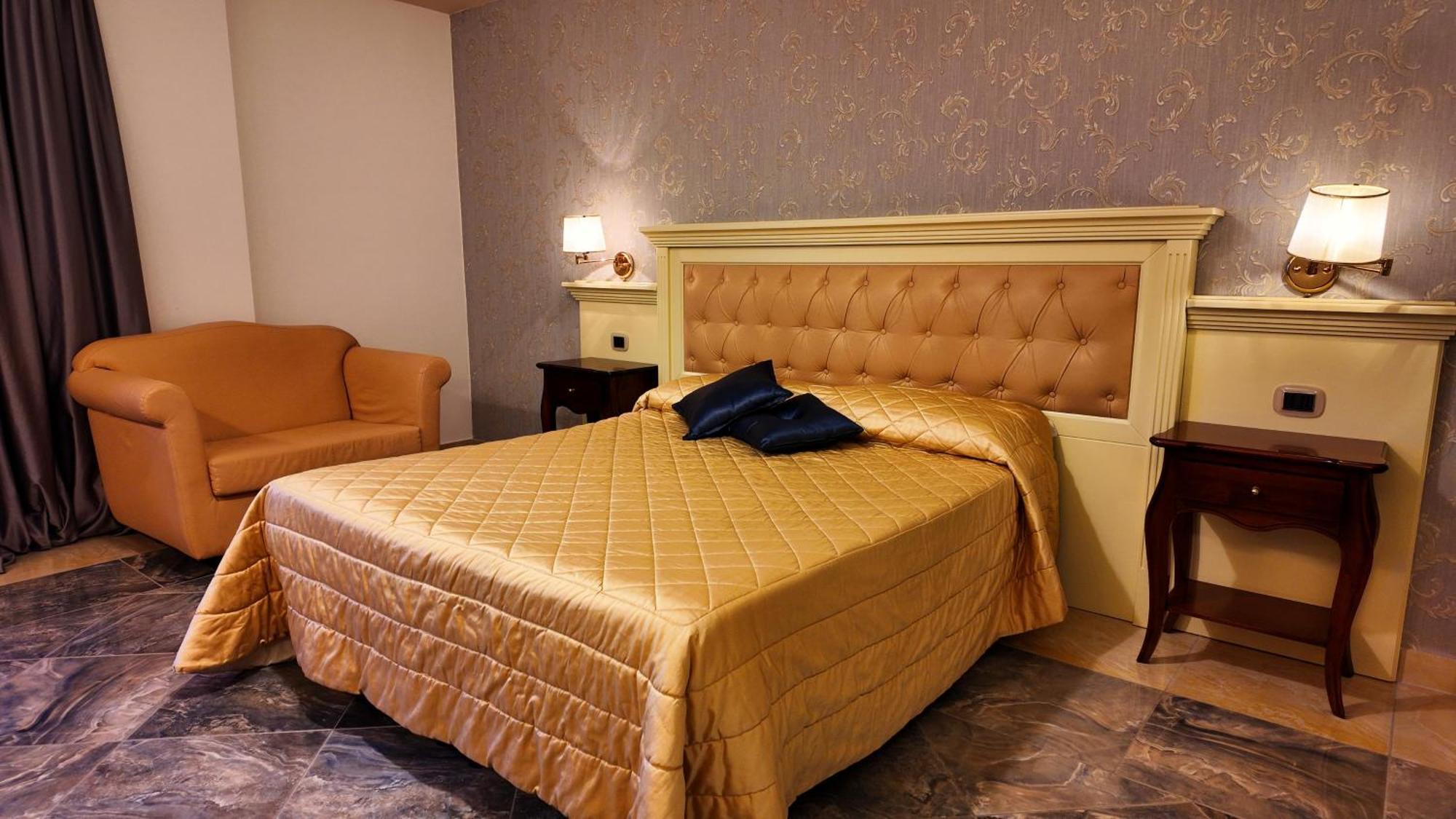 Regina Di Saba - Hotel Villa Per Ricevimenti Grottaminarda Bagian luar foto
